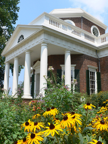 Thomas Jefferson's House (Monticello) with flowers: Courtesy of mikebaudio