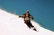 http://upload.wikimedia.org/wikipedia/commons/thumb/0/03/Skier-carving-a-turn.jpg/180px-Skier-carving-a-turn.jpg