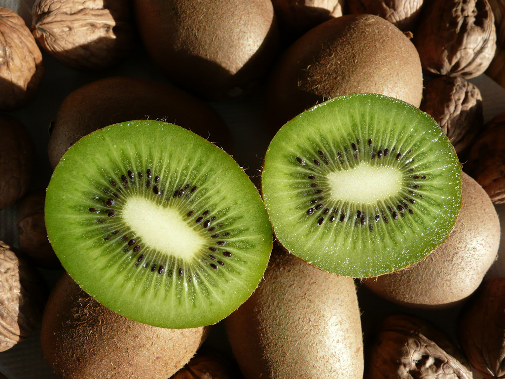 Kiwifruit Pile - Photo by Robyn Stanley http://photographicdictionary.com/k/kiwi-fruit