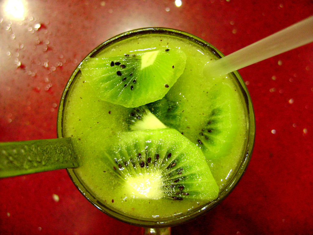 Kiwifruit Beverage - Photo by Tawheed Manzoor http://www.flickr.com/photos/tawheedmanzoor/2304060537/